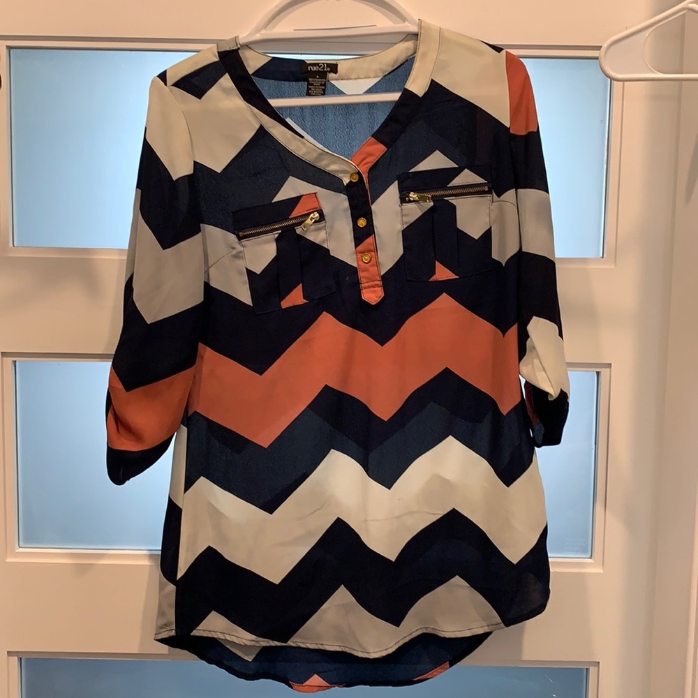 Cheveron long sleeved shirt